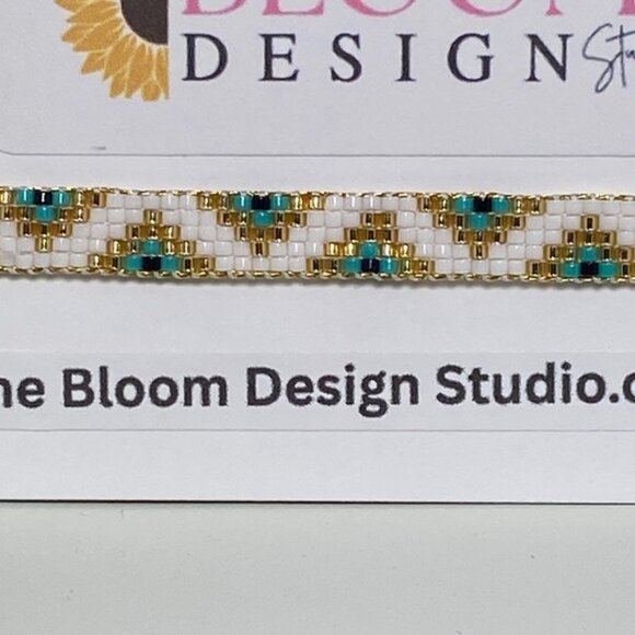 Handcrafted Loom Beaded Bracelet Native American Style White Gold and Teal Bead - Picture 3 of 6